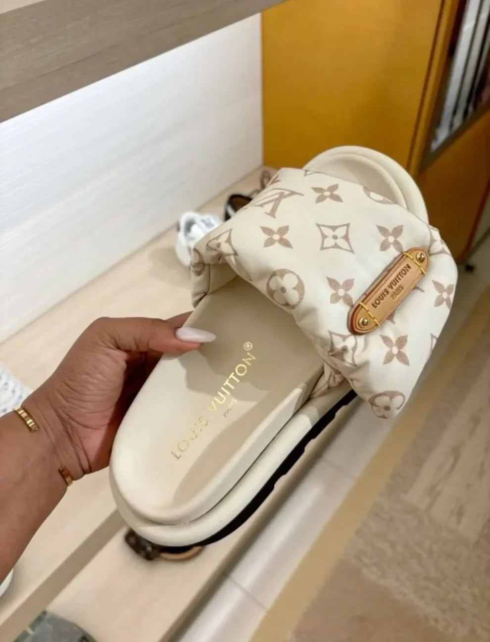 "LV" Sandalen