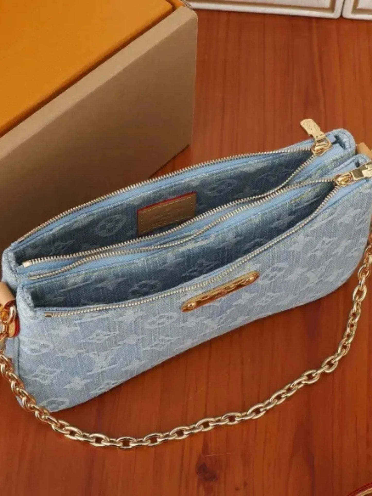 POCHETTE SKY BLUE