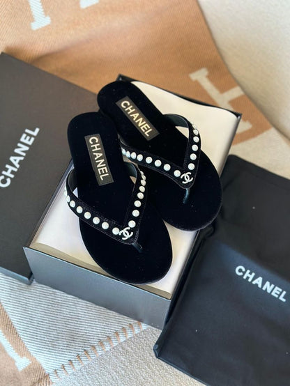 SMALL DIAMOND LOGO SANDALS