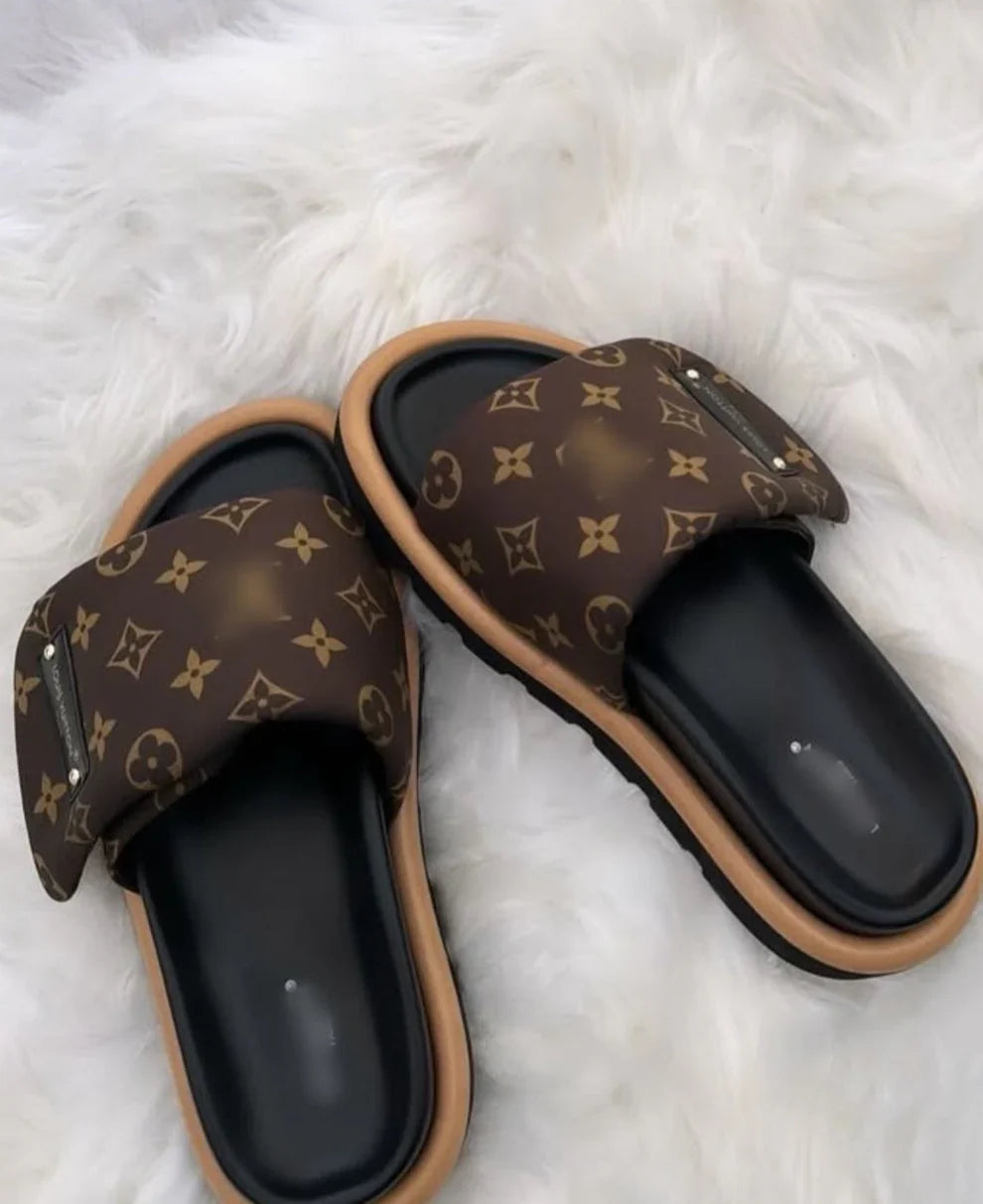 "LV" Sandalen