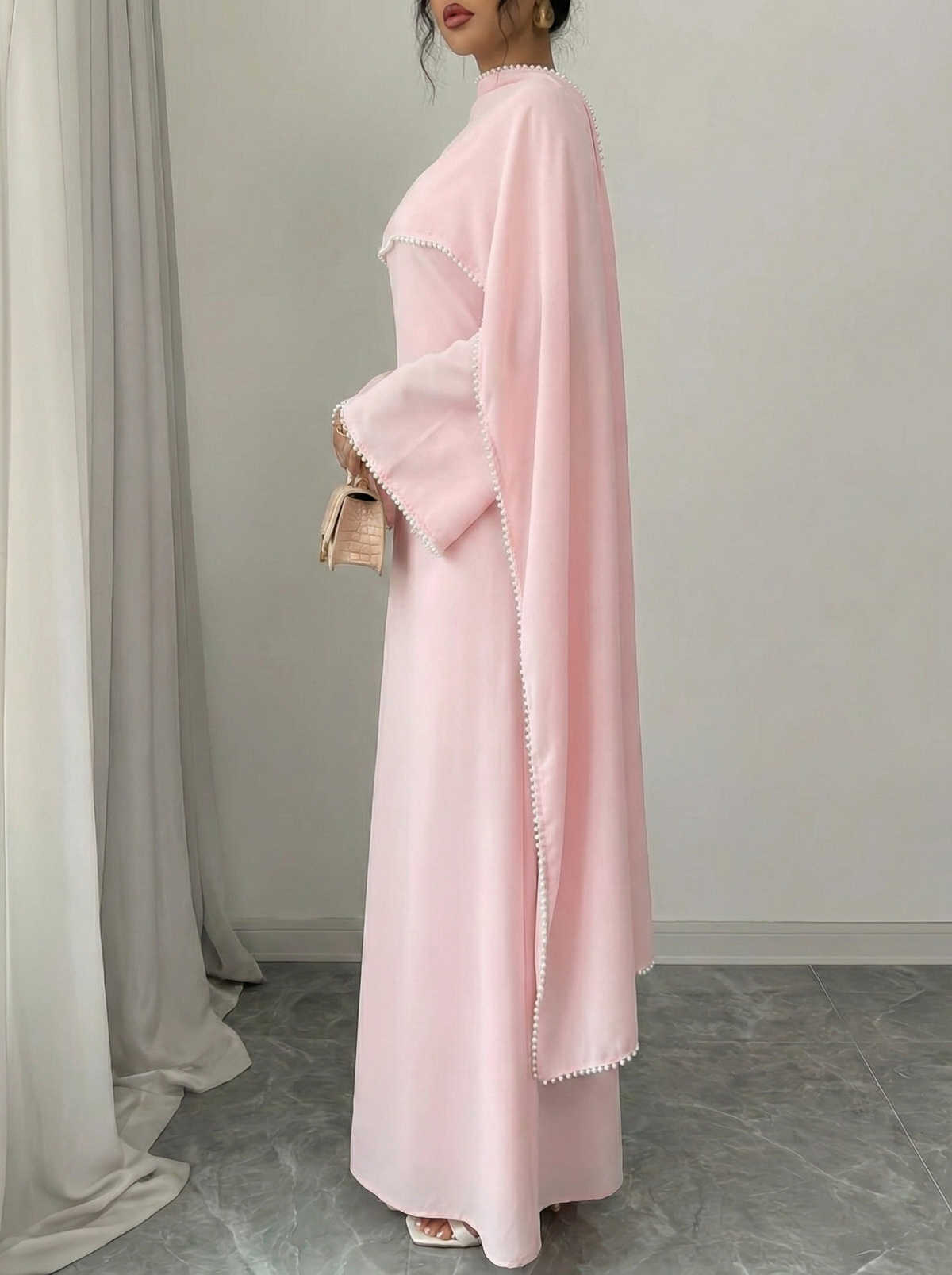 Abaya mit Perlenbesatz