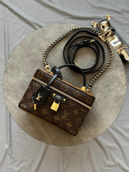 POUCH BAG