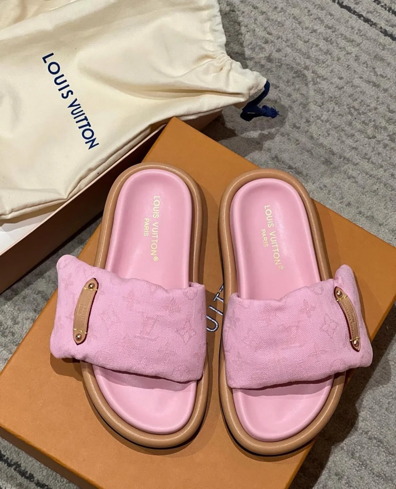 PILLOW MULES