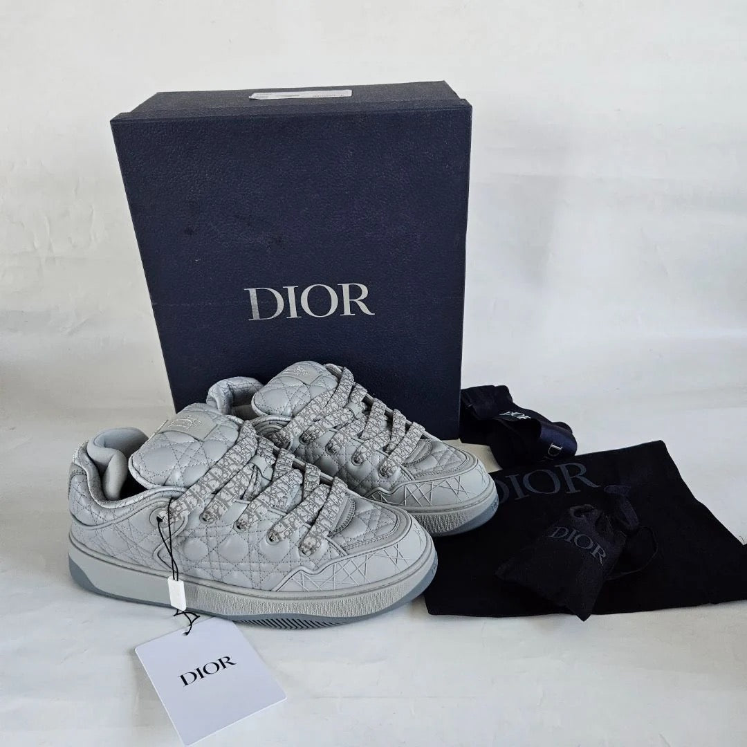 "B9" Sneaker