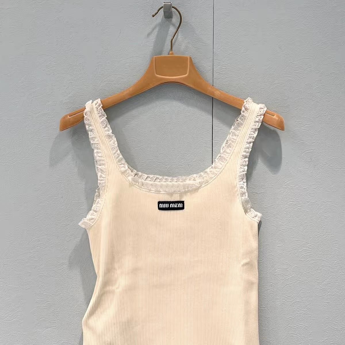 MIU TOP